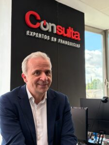 Retrato de Ignacio Soler en Consulta Franquicias, especialista en ayudar a inversores a comprar una franquicia segura.