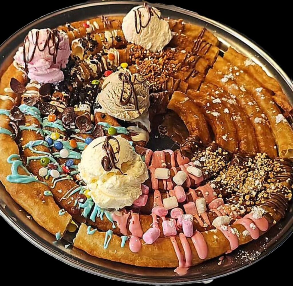 Churritopping con variedad de toppings dulces de chocolate, galletas y cremas